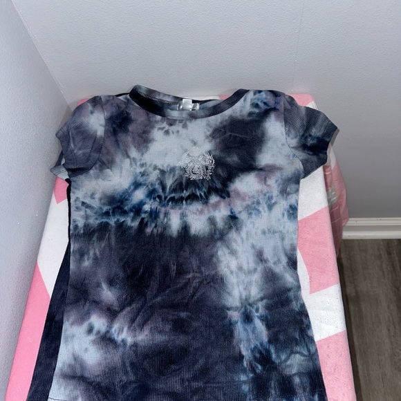 BUNDLE OF CUTE SHIRTS - Picture 11 of 12